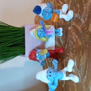Set of 4 Smurfs